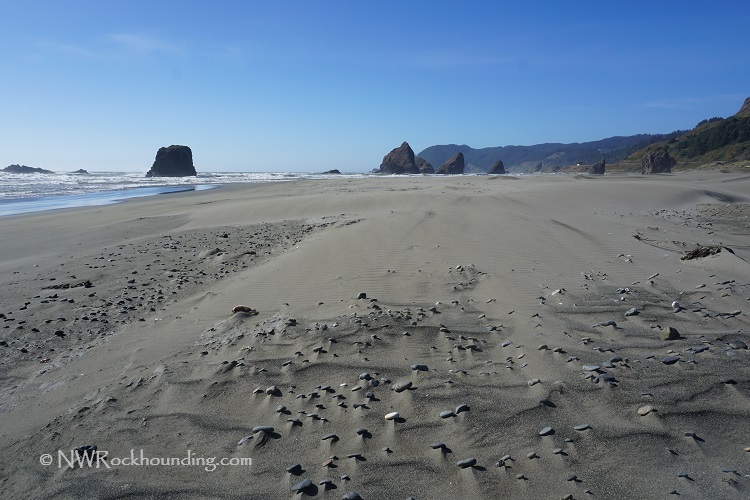 Pistol River and Arias Beach with sea stacks rockhounding Pistol River and Arias Beach with sea stacks rockhounding