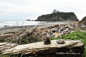 Mill Beach Rockhounding, Oregon Coast: Jaspers with Table Rock in background